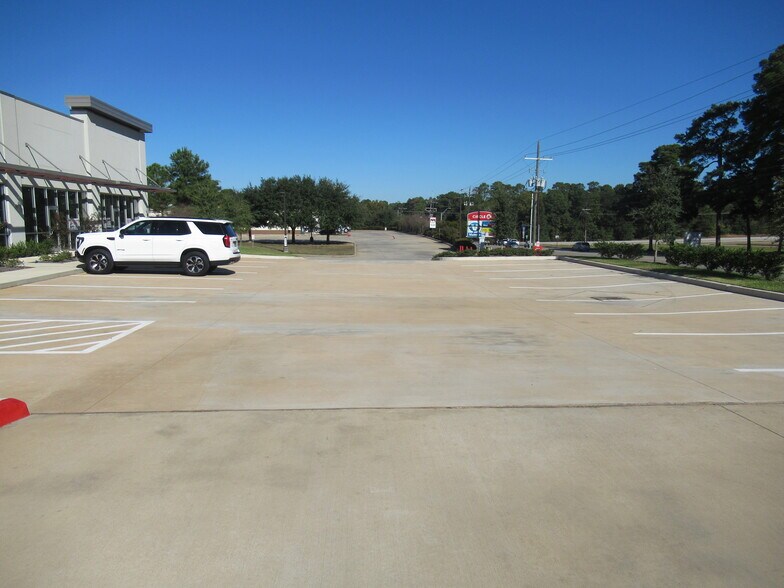 More Photos Of 2527 N Frazier St, Conroe Storefront For Sale