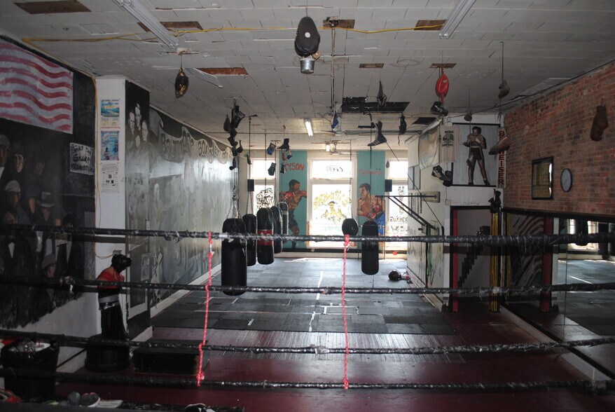 More Photos Of 506 S Broadway, Baltimore Storefront Retail Office For Lease