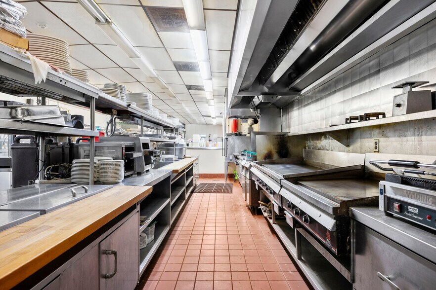 More Photos Of 1975 Central Ave, Albany Restaurant For Sale