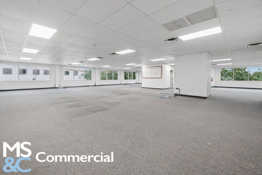 More Photos Of 6015 31st St E, Bradenton Office For Lease