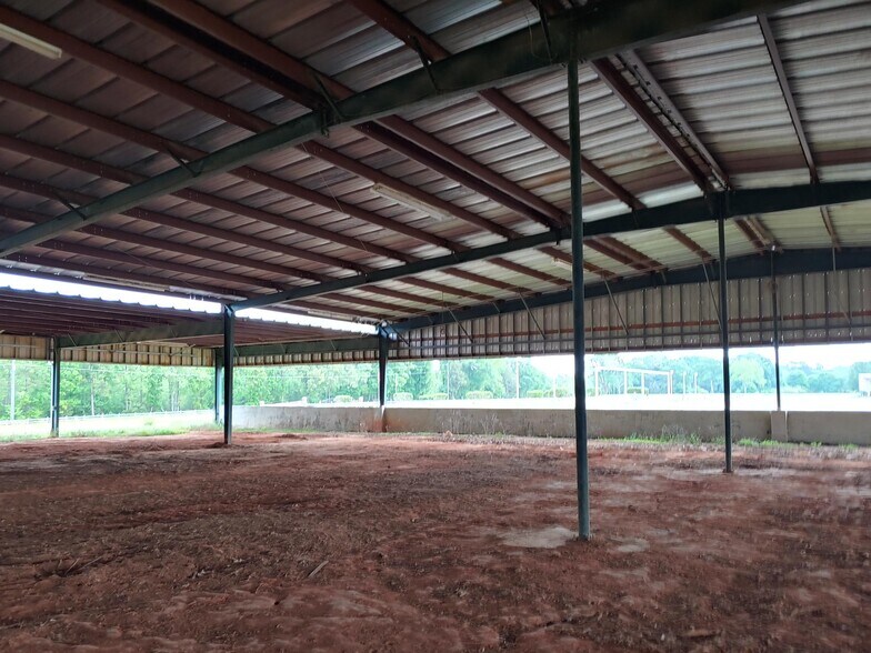 More Photos Of 186 Woodville Rd, Pelzer Distribution For Lease