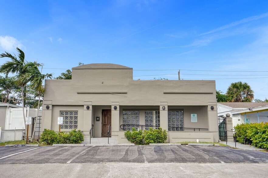 More Photos Of 51 E Commercial Blvd, Fort Lauderdale Medical For Sale