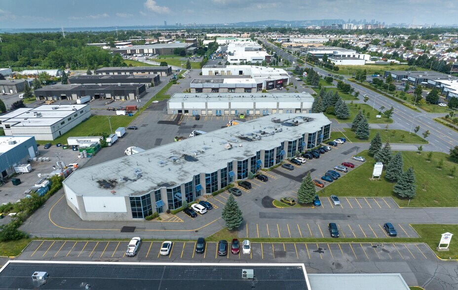 More Photos Of 3650 Boul Matte, Brossard Flex For Lease