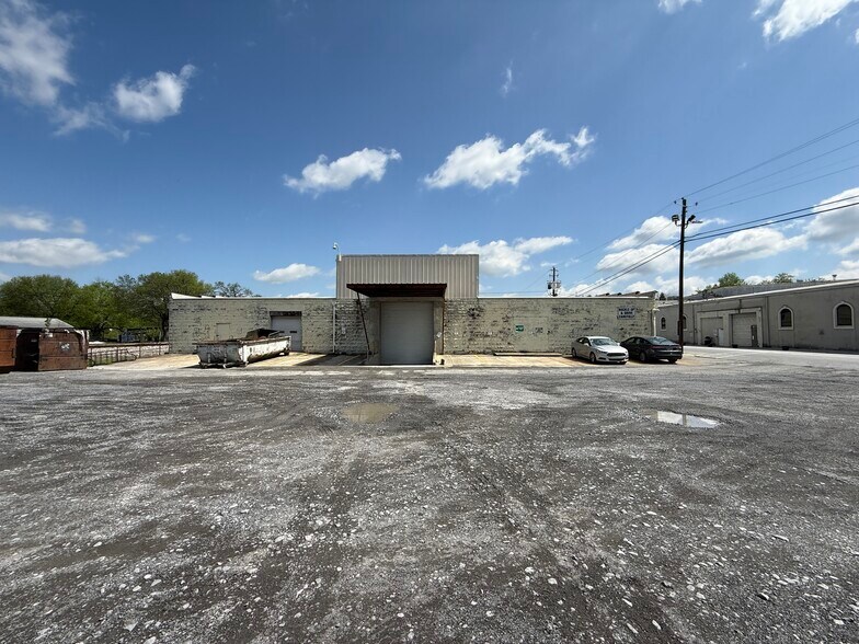 More Photos Of 326 S Marble St, Rockmart Distribution For Lease