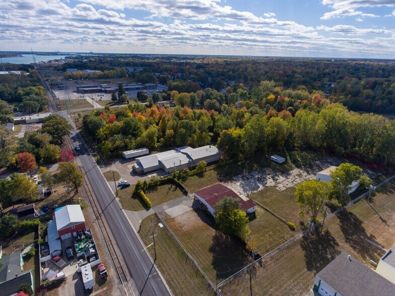 More Photos Of 3905 32nd St, Port Huron Truck Terminal For Sale