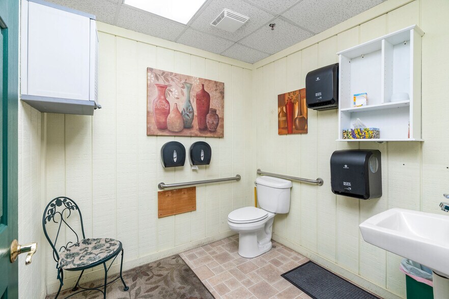 More Photos Of 50 Middlebrook Ave, Staunton Storefront For Sale