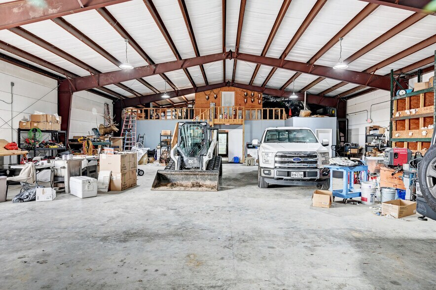 More Photos Of 1070 N Pine Rd, Texas City Light Distribution For Sale