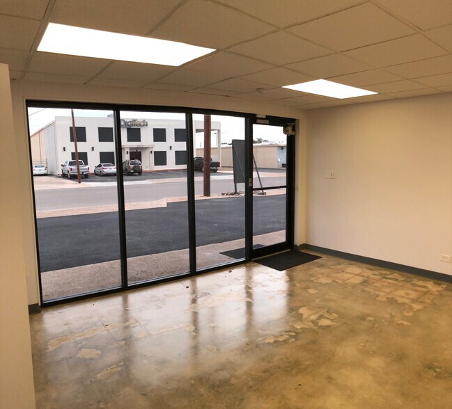 More Photos Of 2118 Mannix Dr, San Antonio Showroom For Sale