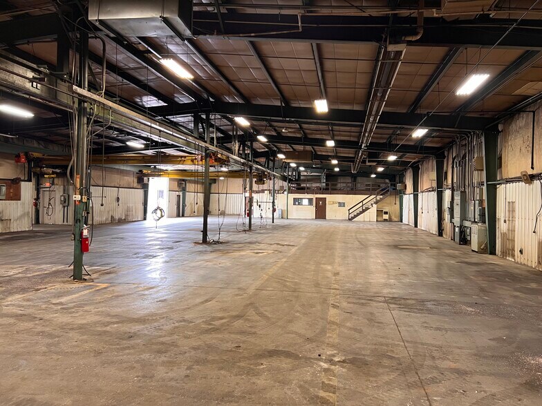 More Photos Of 1450 W Sunday Dr, Indianapolis Manufacturing For Lease