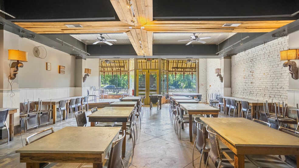 More Photos Of 3840 Highway 42, Locust Grove Restaurant For Sale