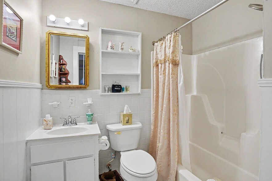 More Photos Of 209 Osborne St, Saint Marys Flex For Sale