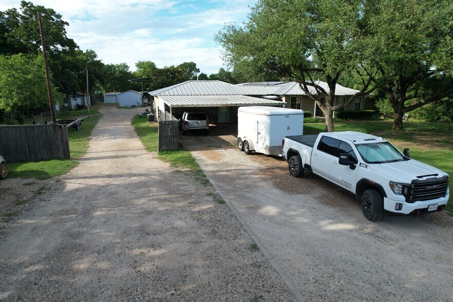 More Photos Of 352 McDonnell St, Lewisville Land For Lease