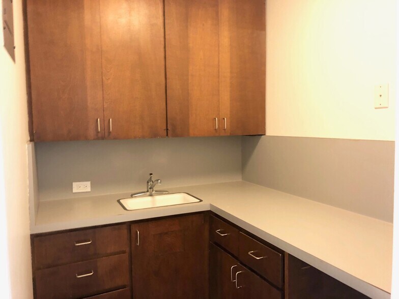 More Photos Of 17400 Irvine Blvd, Tustin Medical For Lease