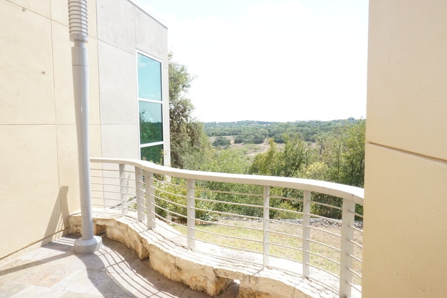 More Photos Of 17339 Redland Rd, San Antonio Office For Lease