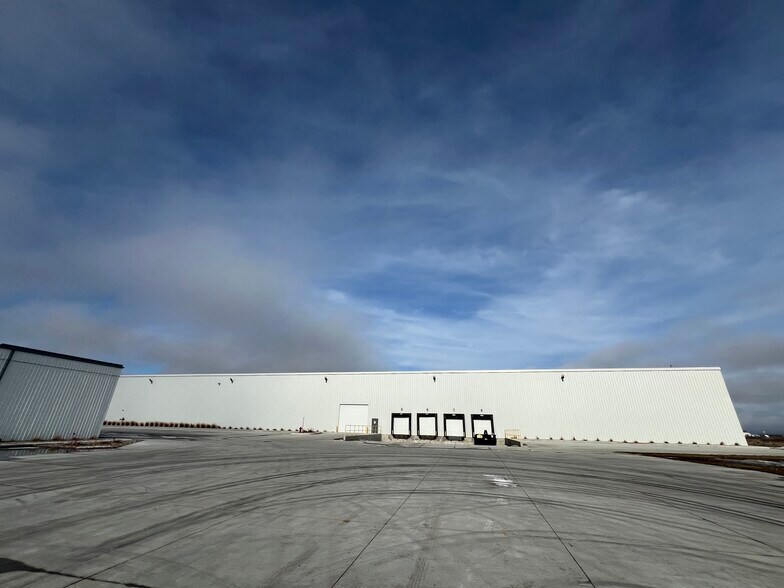 More Photos Of 3915 15th N ave, Fargo Industrial For Lease