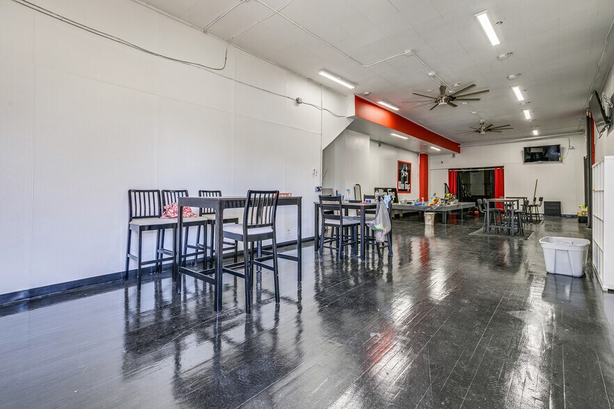 More Photos Of 1500 W Broadway Ave, Minneapolis Storefront Retail Residential For Sale