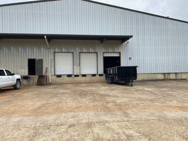 Primary Photo Of 130 N College St, Pontotoc Warehouse For Lease