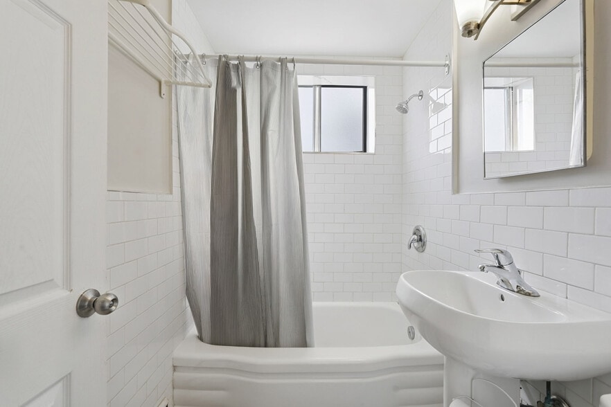More Photos Of 1254 Fennell Ave E, Hamilton Apartments For Sale
