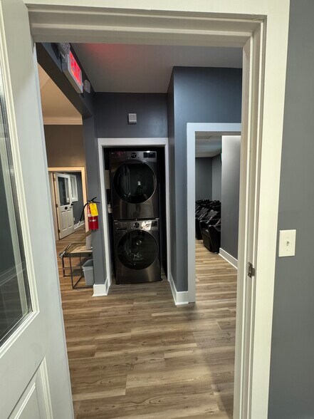 More Photos Of 301-304 Macy Dr, Roswell Medical For Lease