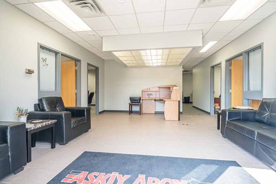 More Photos Of 6006 53 Av, Lloydminster Warehouse For Sale