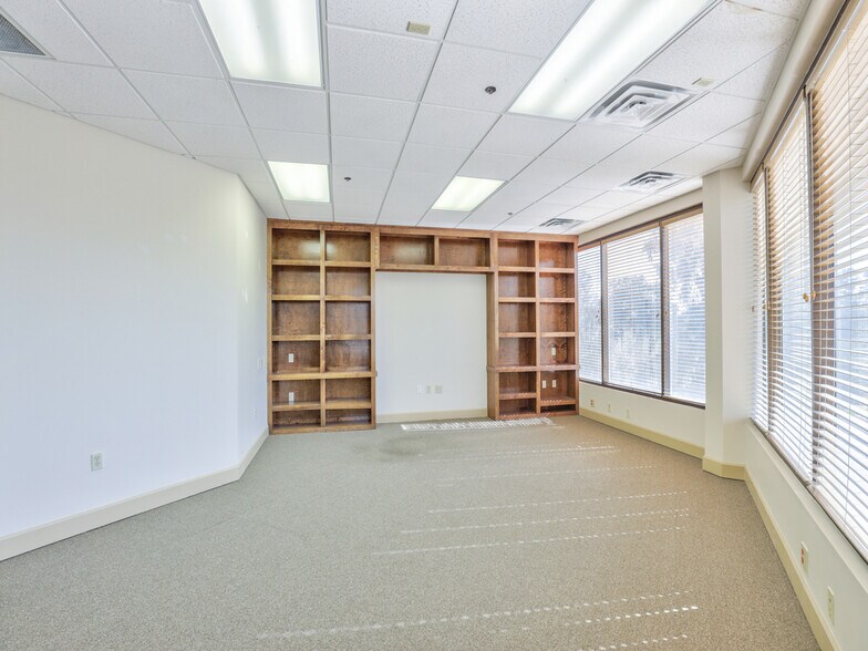 More Photos Of 2252 Killearn Center Blvd, Tallahassee Office For Lease