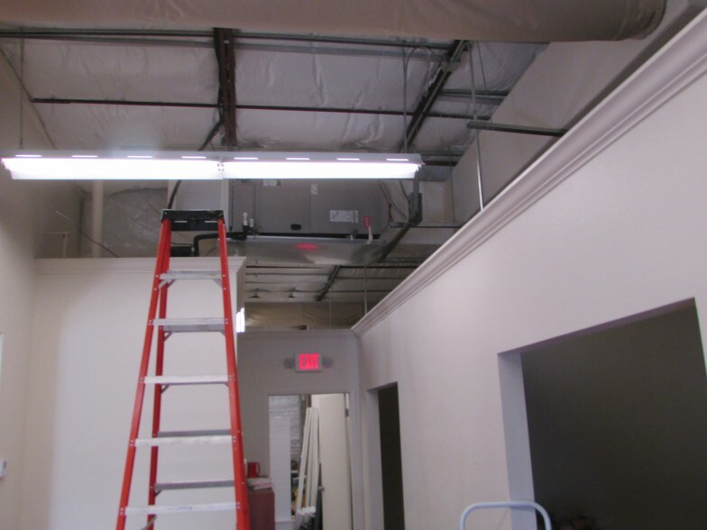 More Photos Of 9225 Ulmerton Rd, Largo Light Manufacturing For Sale