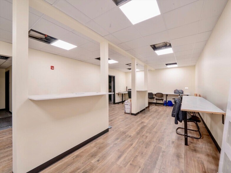 More Photos Of 465 W Commercial St, East Rochester Warehouse For Lease