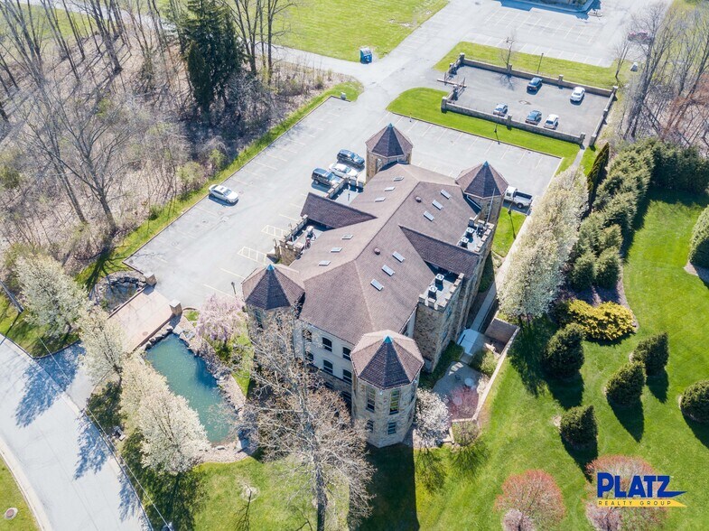 More Photos Of 8544 Hickory Hill Dr, Poland Office For Lease