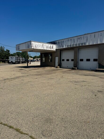 Primary Photo Of 631 W Main St, Princeton Auto Repair For Sale