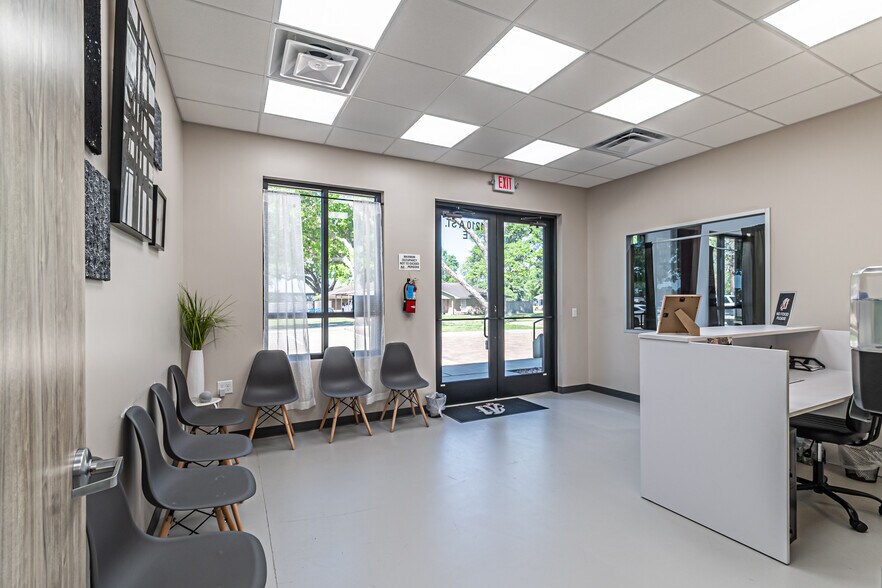 More Photos Of 1210 A St, Waller Medical For Lease