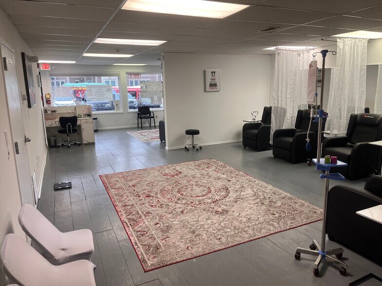 More Photos Of 421 E 3rd St, Bloomington Storefront For Lease