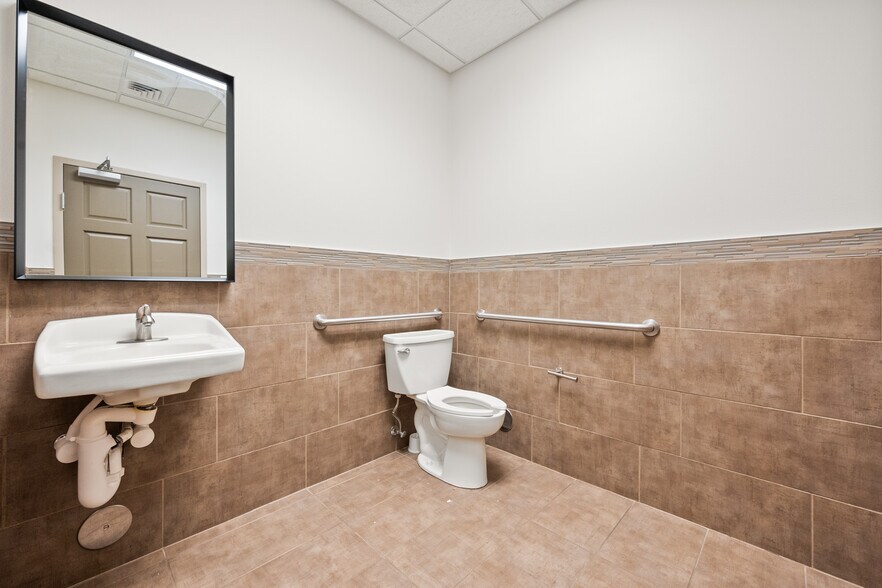 More Photos Of 6102 82nd St, Lubbock Medical For Sale