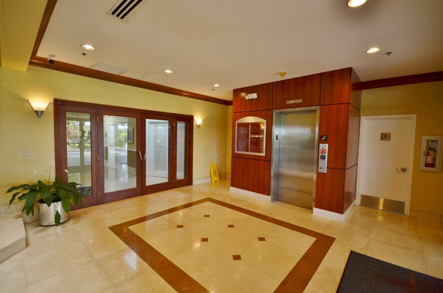 More Photos Of 14100 Palmetto Frontage Rd, Miami Lakes Office Residential For Lease