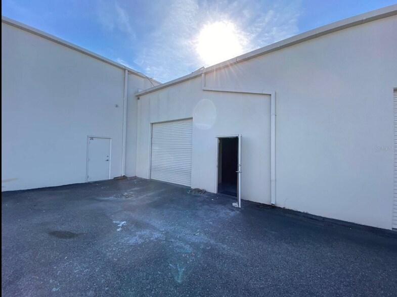 More Photos Of 8810 Commodity Cir, Orlando Showroom For Sale