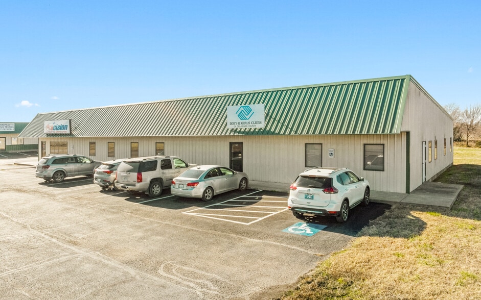 More Photos Of 1419 N Main St, Jay Storefront For Sale