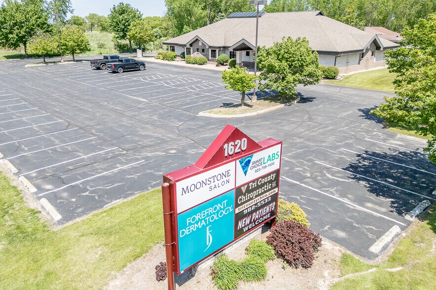 More Photos Of 1620 N Shawano St, New London Medical For Lease