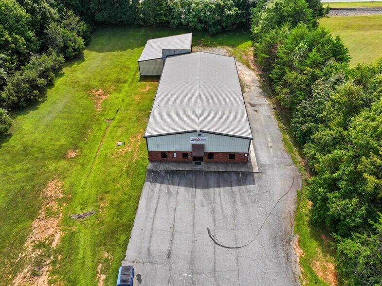 More Photos Of 215 Peddycord Park Ct, Kernersville Warehouse For Lease