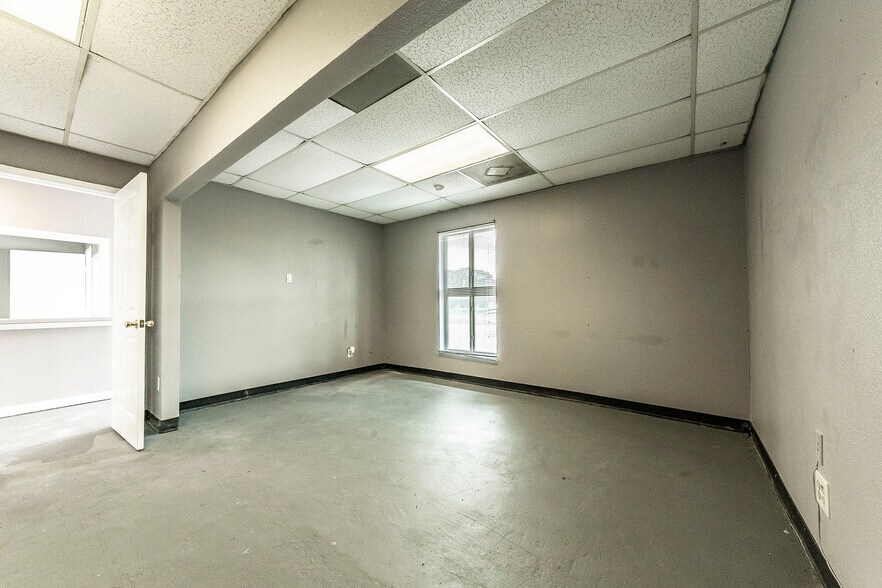 More Photos Of 6756 Masters Rd, Manvel Office For Lease