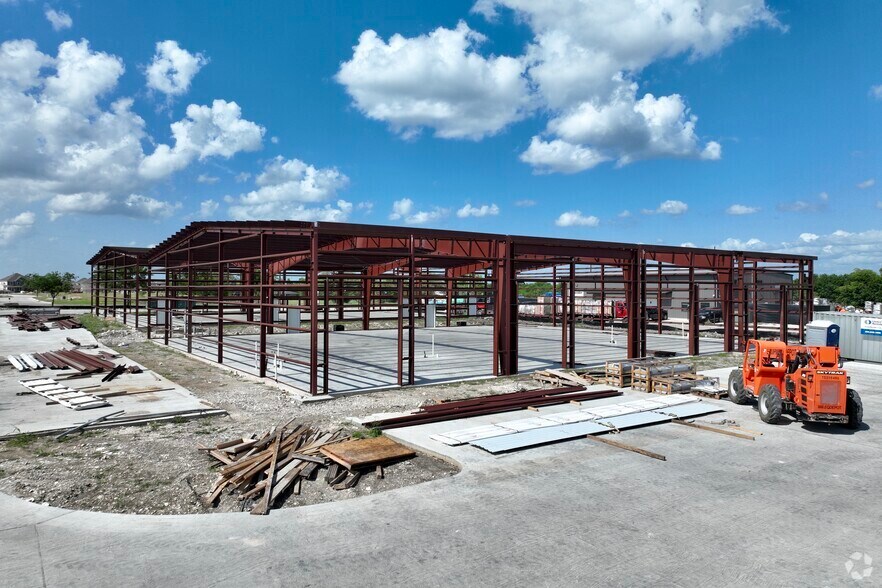 More Photos Of 1009 Industrial Way Dr, Anna Industrial For Lease