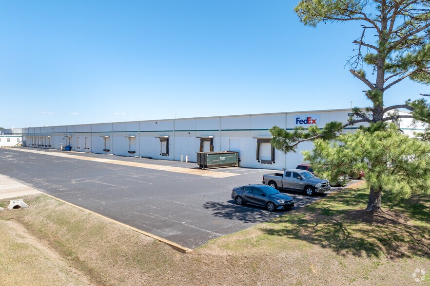 More Photos Of 3920-3970 Delp St, Memphis Warehouse For Lease