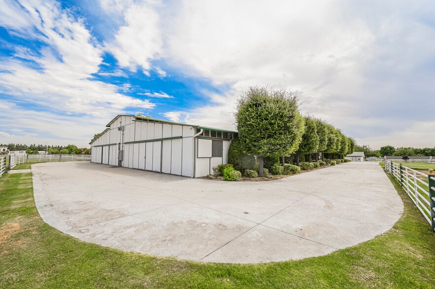 More Photos Of 6629 S Pecos Rd, Las Vegas Horse Stables For Sale