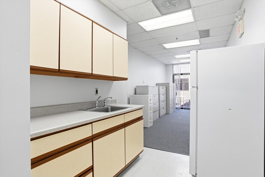 More Photos Of 15 Roszel Rd, West Windsor Office For Sale