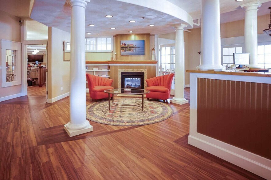 More Photos Of 231 Main St, Frankfort Hotel For Sale