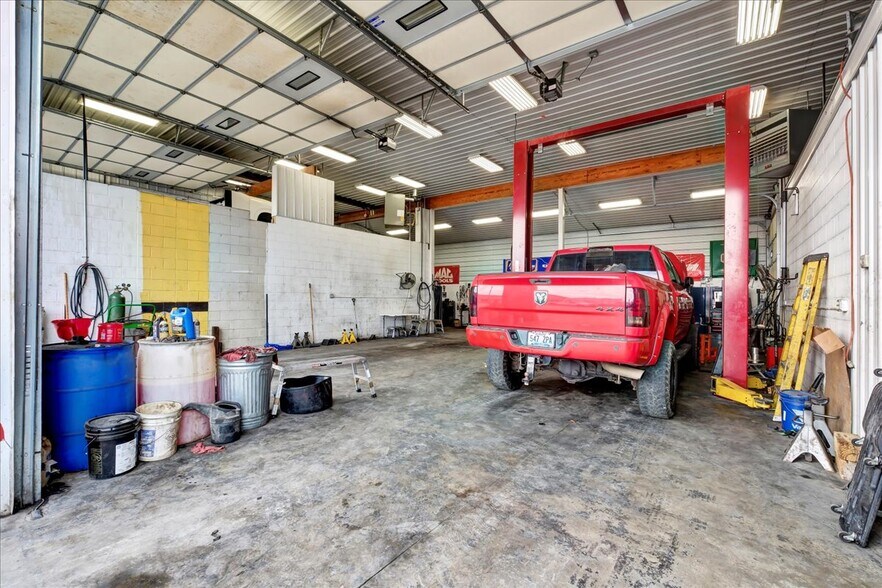 More Photos Of 133 W Blue Lick Rd, Shepherdsville Auto Repair For Sale