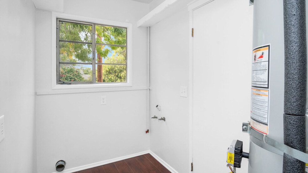 More Photos Of 10346 Oro Vista Ave, Sunland Multifamily For Sale