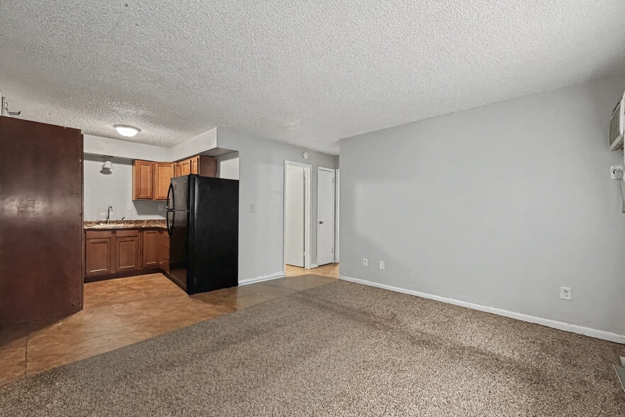 More Photos Of 6920 SW 9th St, Des Moines Apartments For Sale