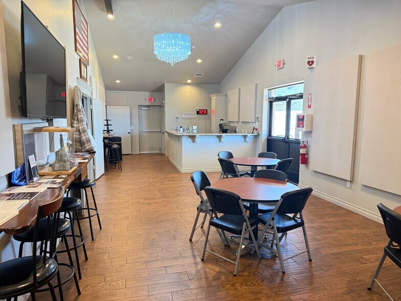 More Photos Of 450 E Main St, Yukon Religious Facility For Sale