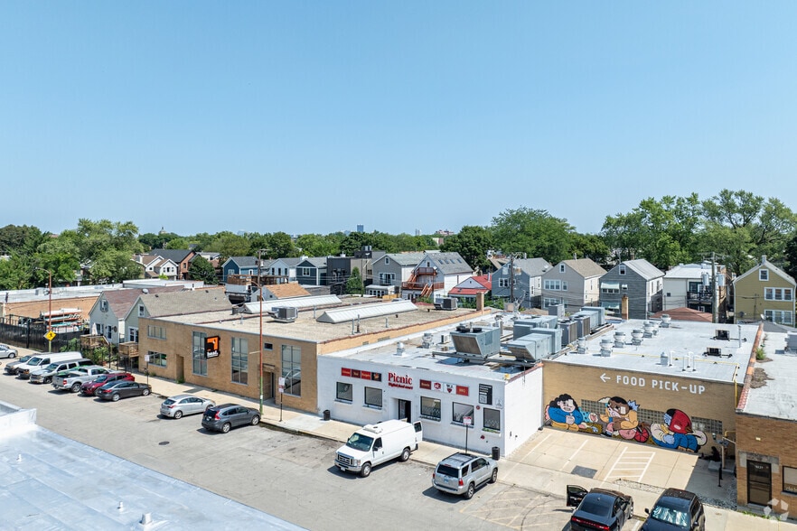 More Photos Of 4131-4133 N Rockwell St, Chicago Manufacturing For Lease