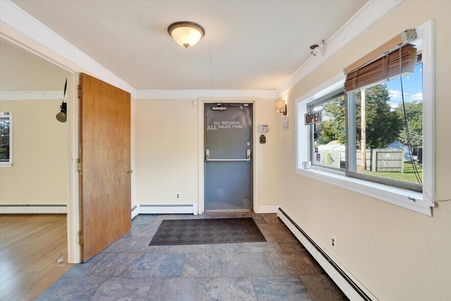 More Photos Of 321 Dewey St, York Distribution For Sale