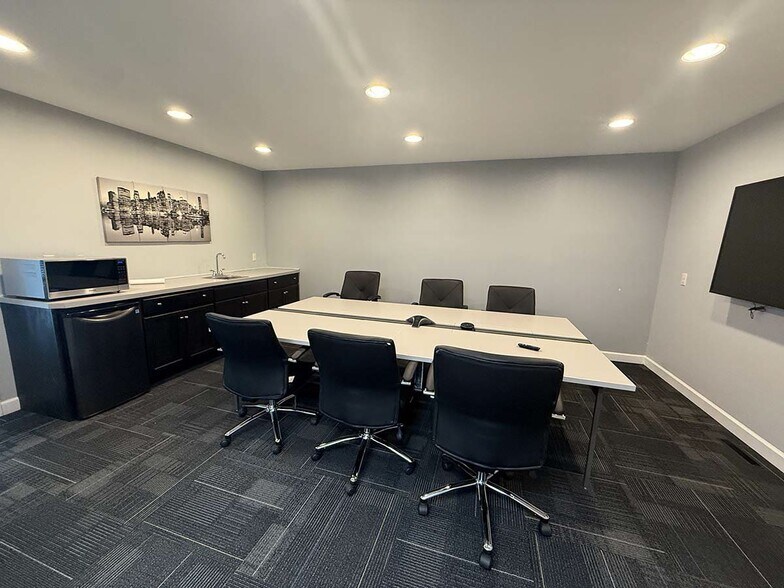 More Photos Of 27062-27100 Oakmead Dr, Perrysburg Medical For Sale